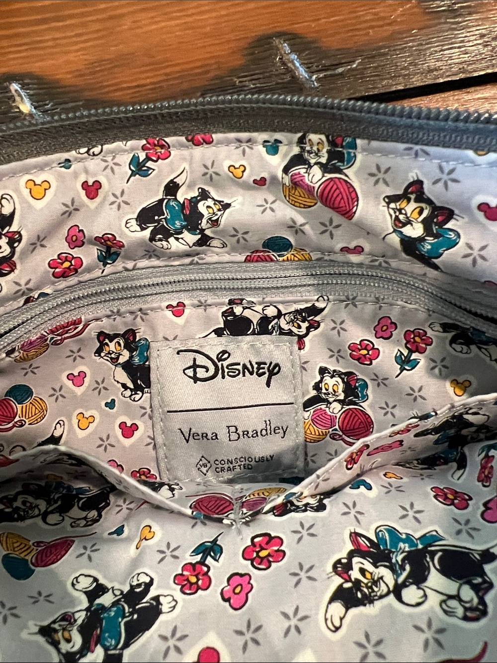 Vera Bradley Disney Minnie Mouse Triple Compartment Crossbody Bag Purse Gray - Picture 6 of 12
